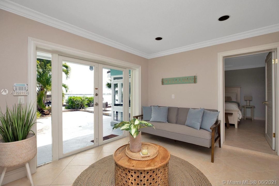 Recently Sold: $2,000,000 (3 beds, 4 baths, 2608 Square Feet)