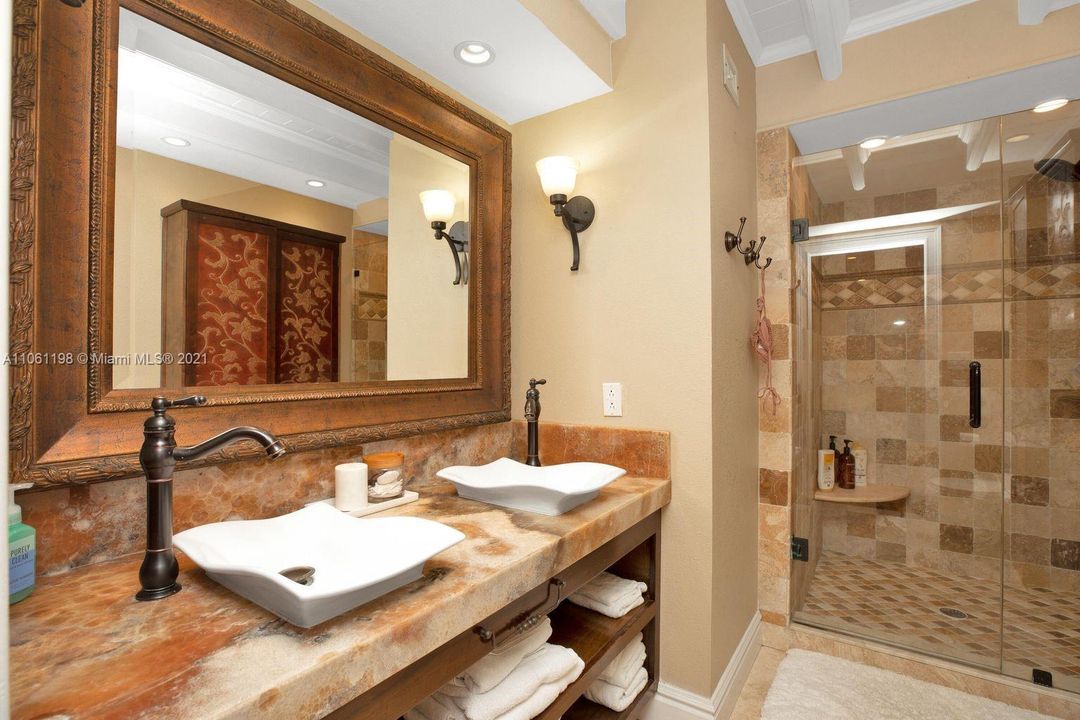 Recently Sold: $2,000,000 (3 beds, 4 baths, 2608 Square Feet)