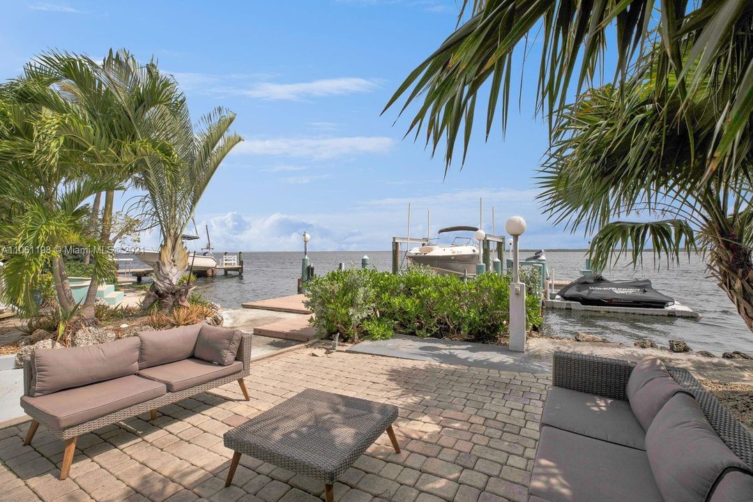 Recently Sold: $2,000,000 (3 beds, 4 baths, 2608 Square Feet)