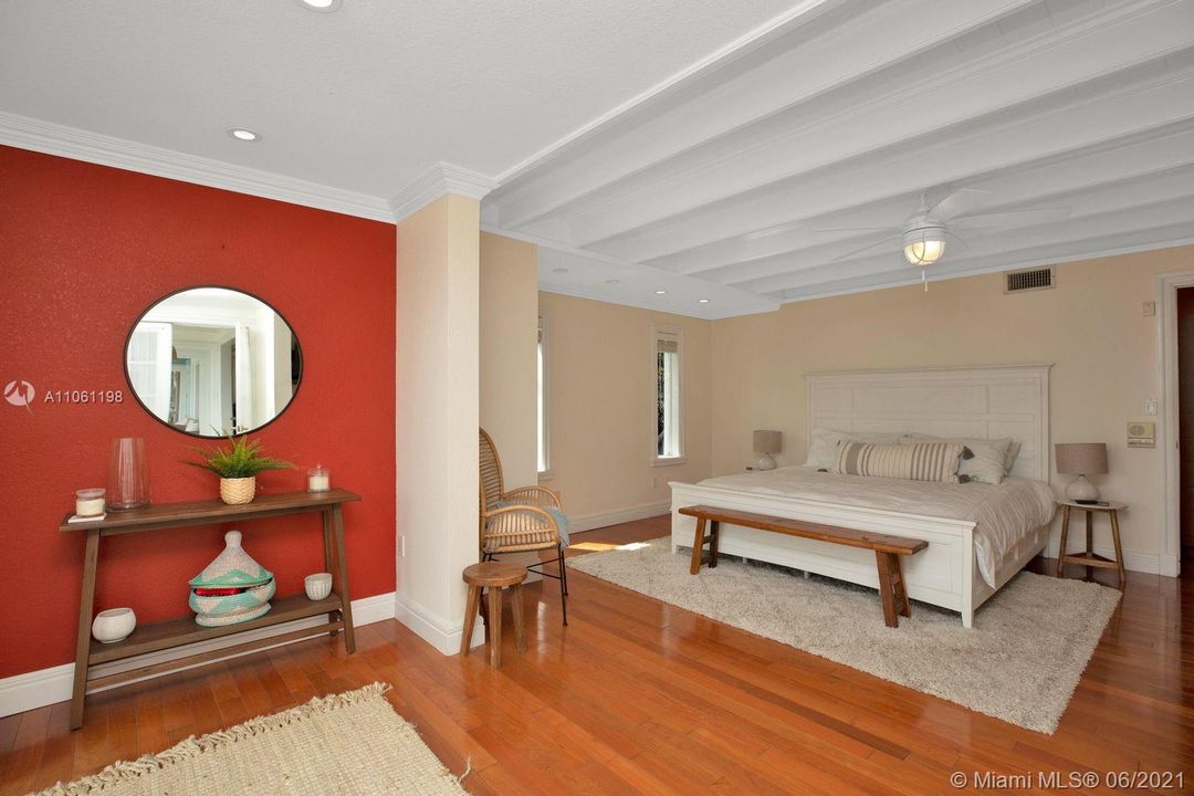 Recently Sold: $2,000,000 (3 beds, 4 baths, 2608 Square Feet)