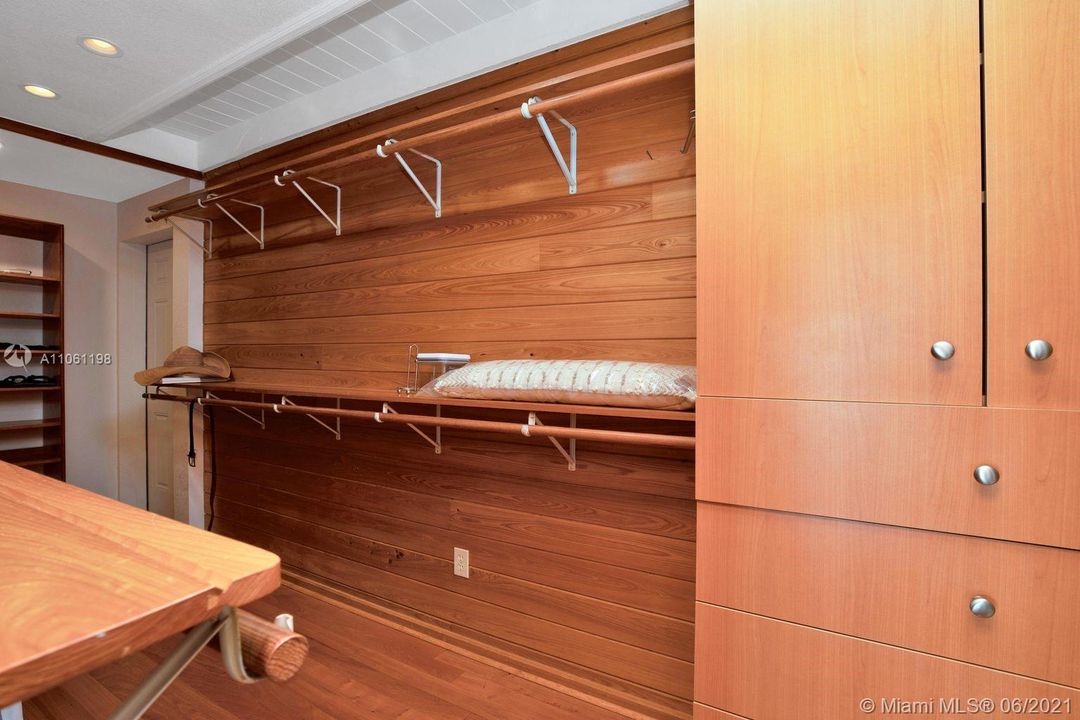 Recently Sold: $2,000,000 (3 beds, 4 baths, 2608 Square Feet)