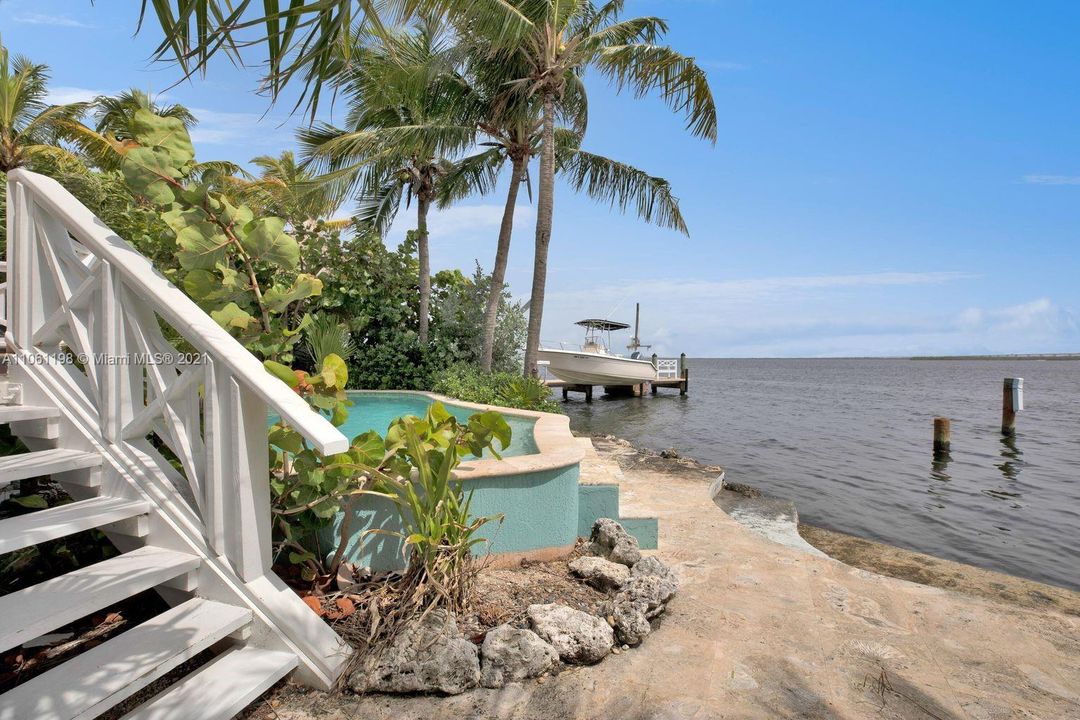 Recently Sold: $2,000,000 (3 beds, 4 baths, 2608 Square Feet)