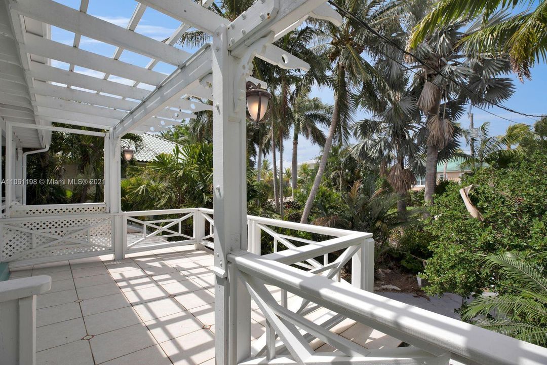 Recently Sold: $2,000,000 (3 beds, 4 baths, 2608 Square Feet)