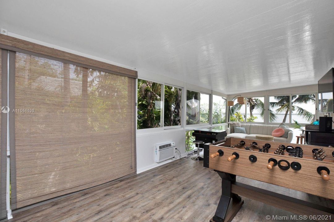 Recently Sold: $2,000,000 (3 beds, 4 baths, 2608 Square Feet)