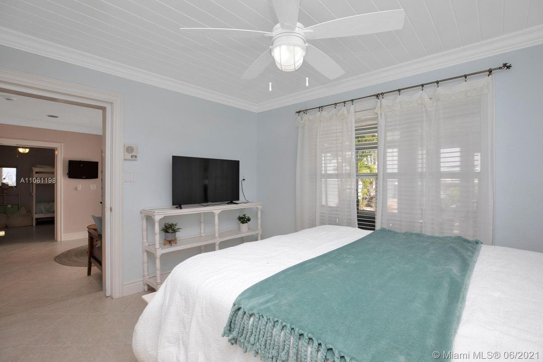 Recently Sold: $2,000,000 (3 beds, 4 baths, 2608 Square Feet)