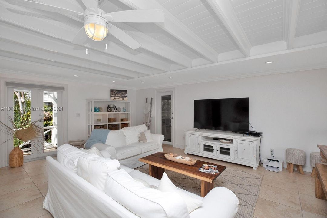 Recently Sold: $2,000,000 (3 beds, 4 baths, 2608 Square Feet)