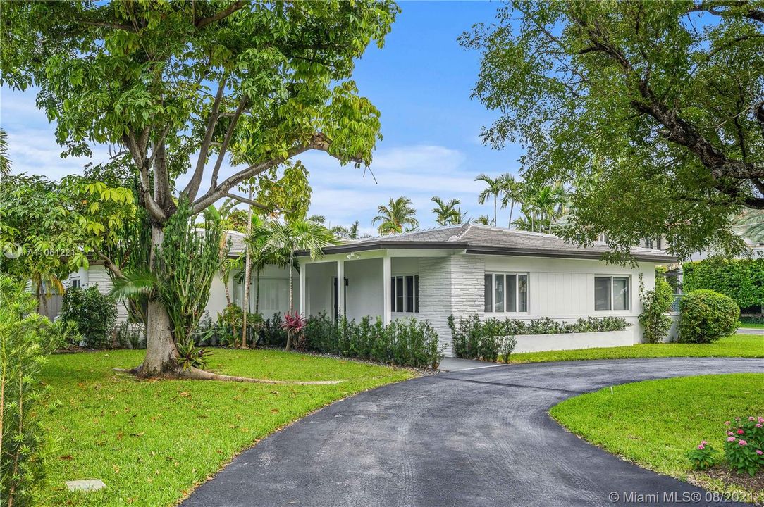 Recently Sold: $2,550,000 (4 beds, 3 baths, 2916 Square Feet)
