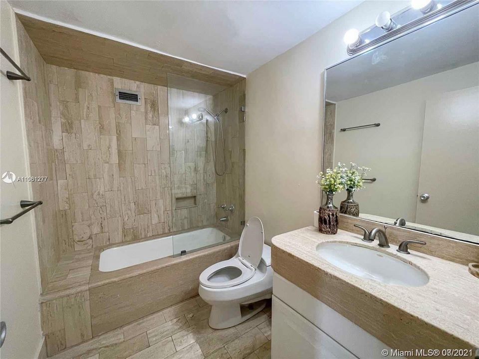 最近售出: $259,500 (1 贝兹, 1 浴室, 760 平方英尺)