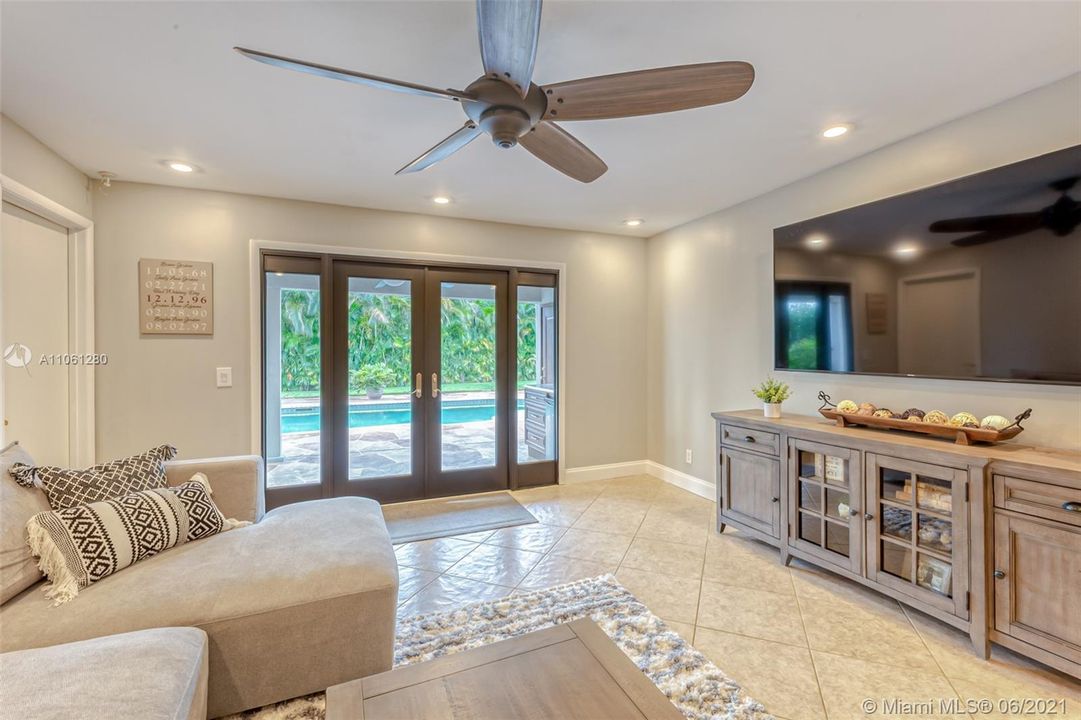 最近售出: $459,500 (3 贝兹, 2 浴室, 2080 平方英尺)