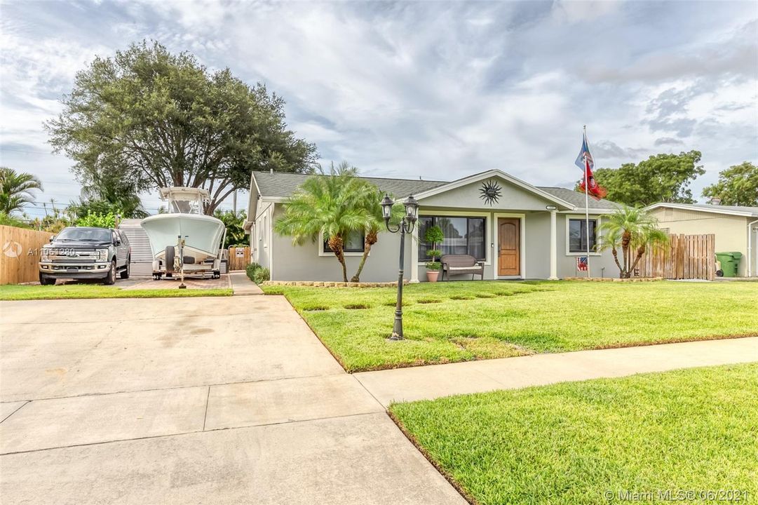 最近售出: $459,500 (3 贝兹, 2 浴室, 2080 平方英尺)