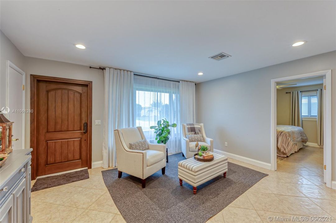 最近售出: $459,500 (3 贝兹, 2 浴室, 2080 平方英尺)