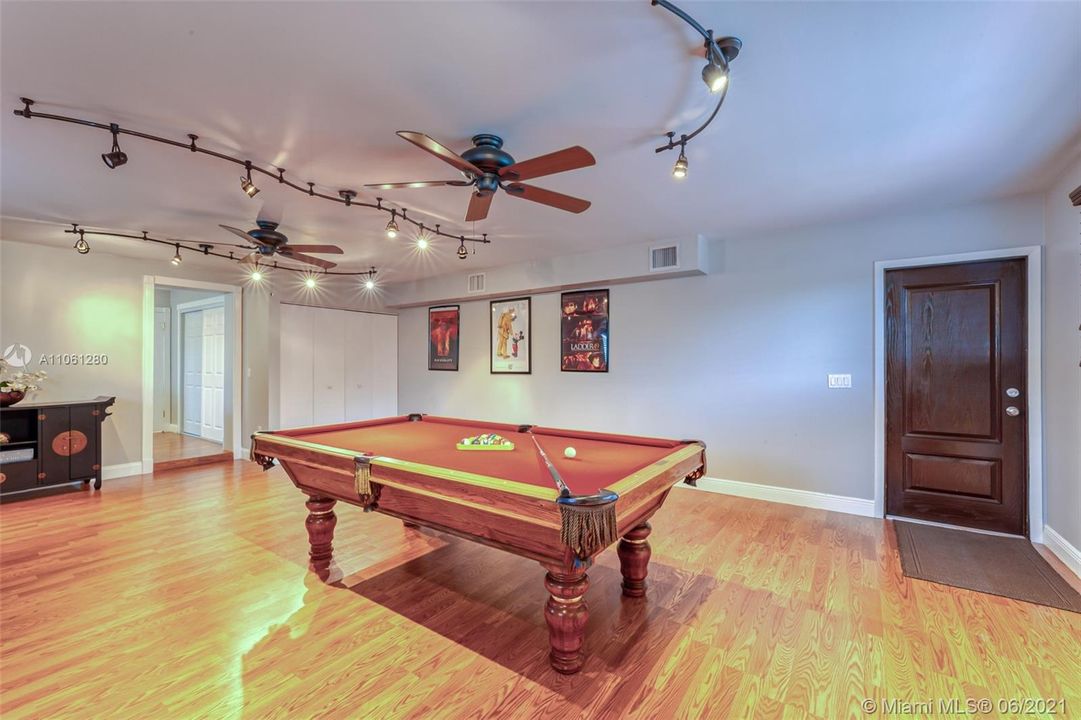 最近售出: $459,500 (3 贝兹, 2 浴室, 2080 平方英尺)