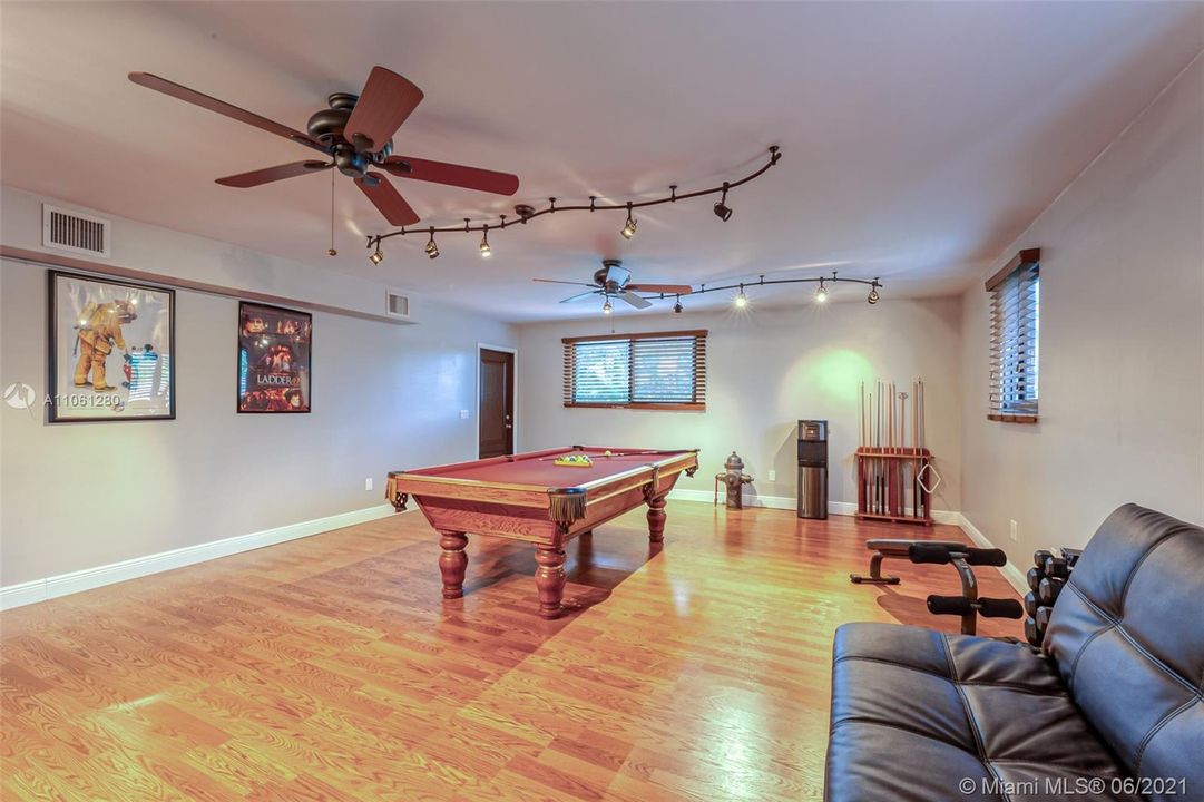 最近售出: $459,500 (3 贝兹, 2 浴室, 2080 平方英尺)