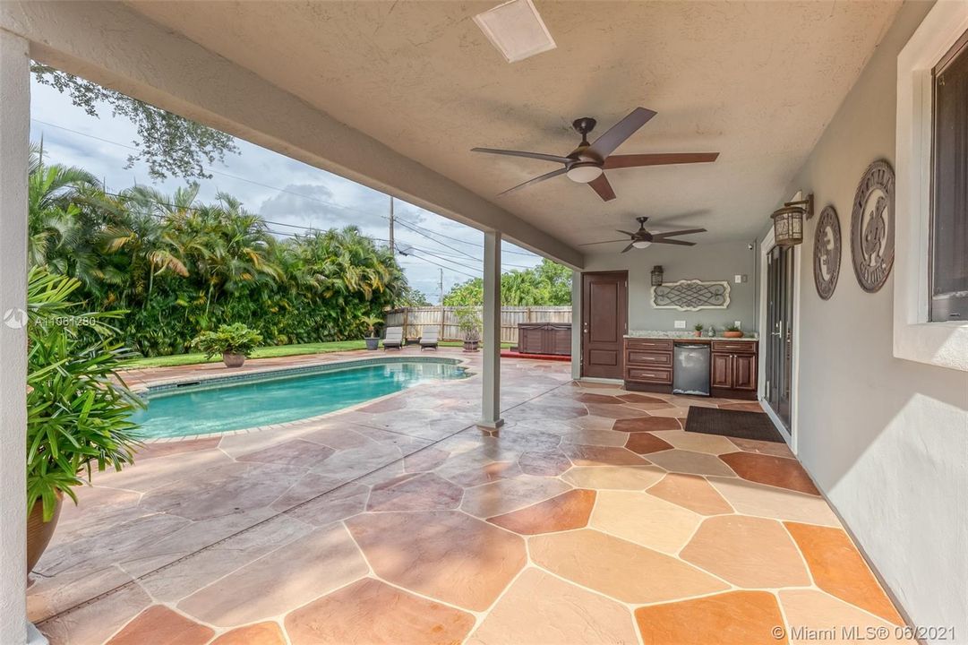 最近售出: $459,500 (3 贝兹, 2 浴室, 2080 平方英尺)