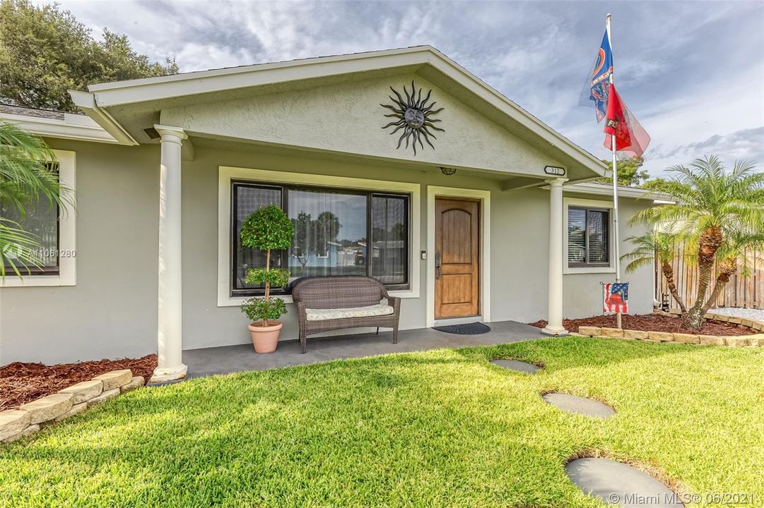 最近售出: $459,500 (3 贝兹, 2 浴室, 2080 平方英尺)