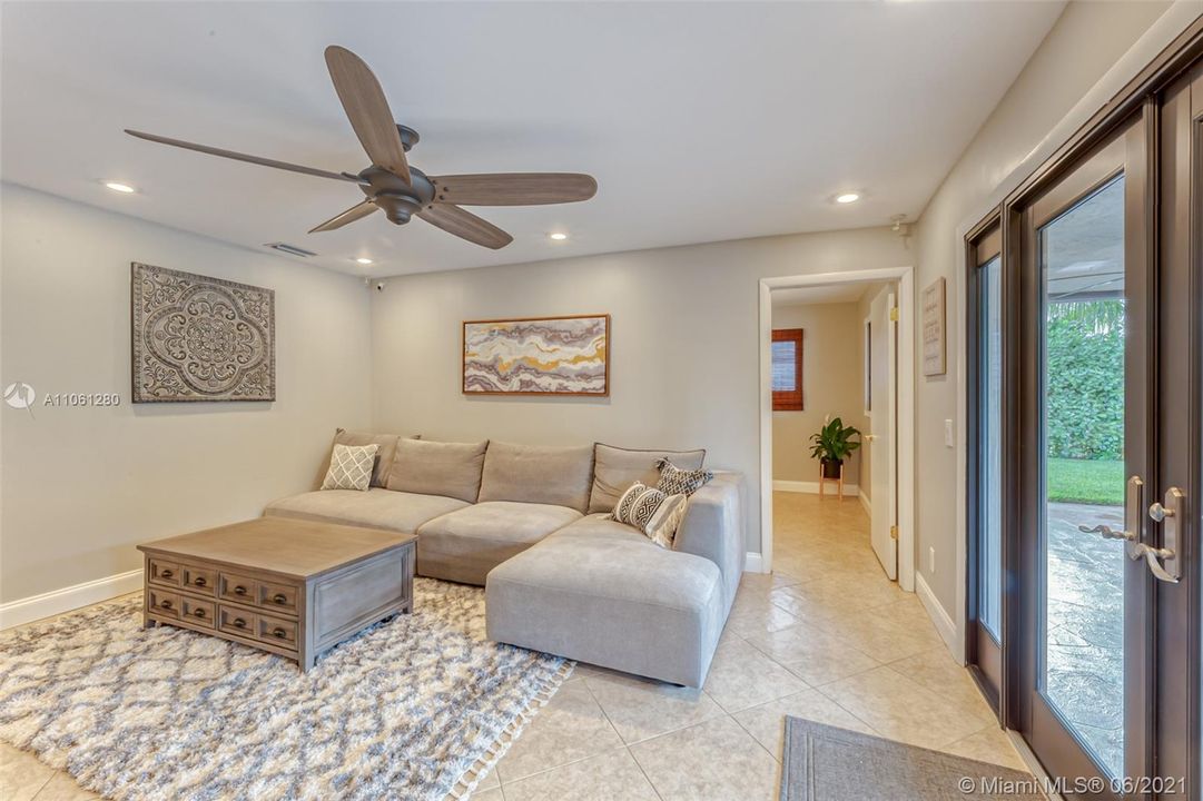 最近售出: $459,500 (3 贝兹, 2 浴室, 2080 平方英尺)