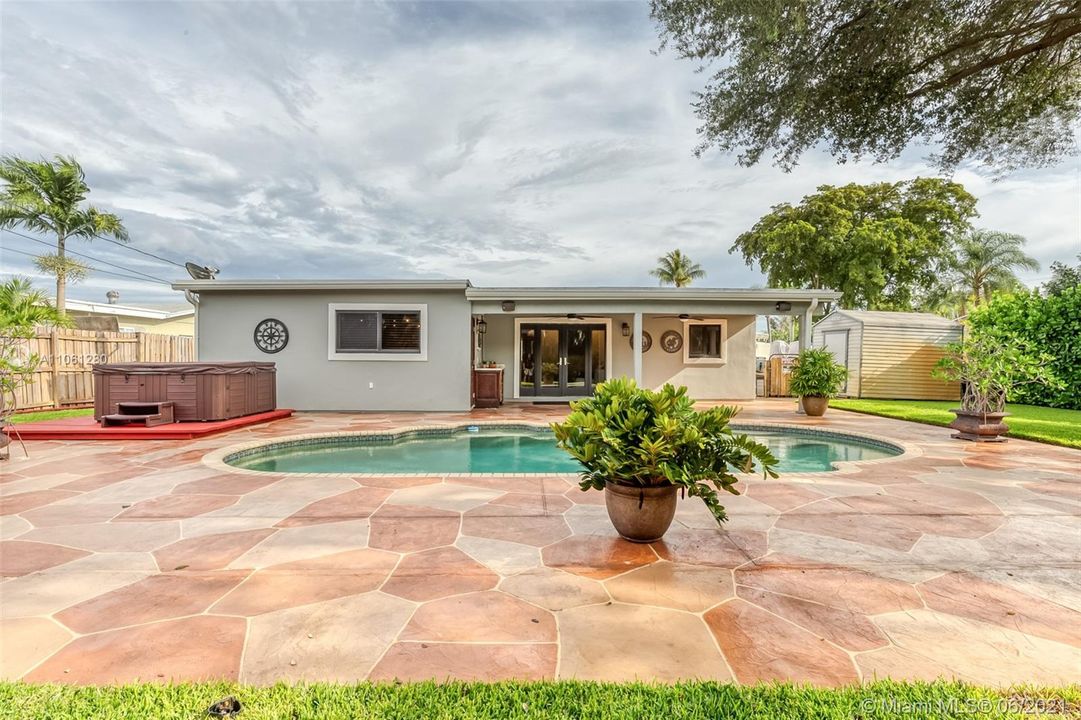 最近售出: $459,500 (3 贝兹, 2 浴室, 2080 平方英尺)