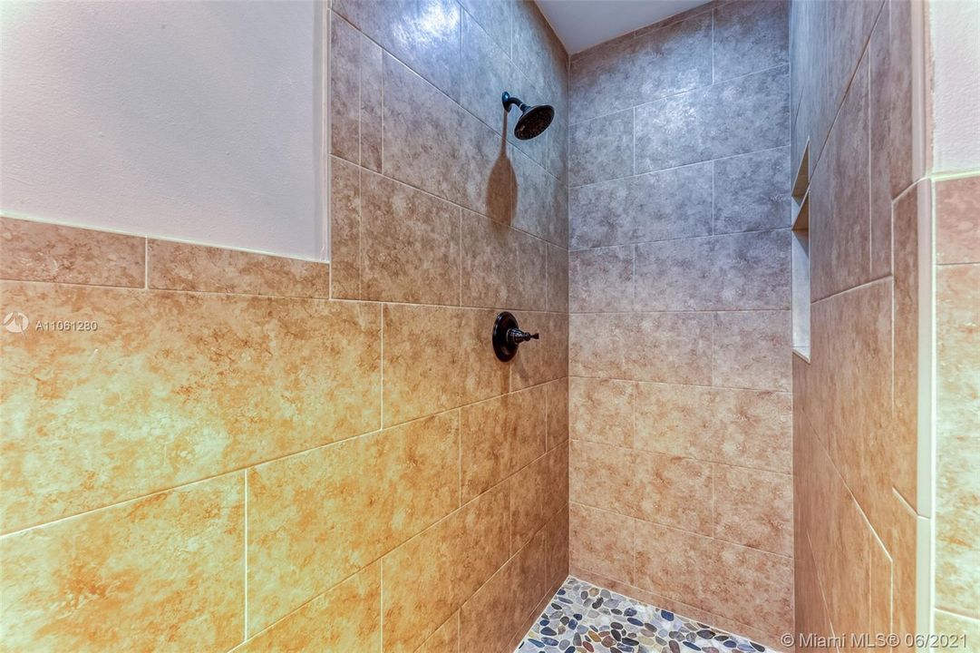 最近售出: $459,500 (3 贝兹, 2 浴室, 2080 平方英尺)