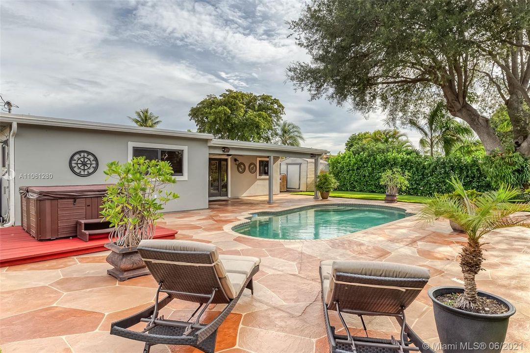 最近售出: $459,500 (3 贝兹, 2 浴室, 2080 平方英尺)