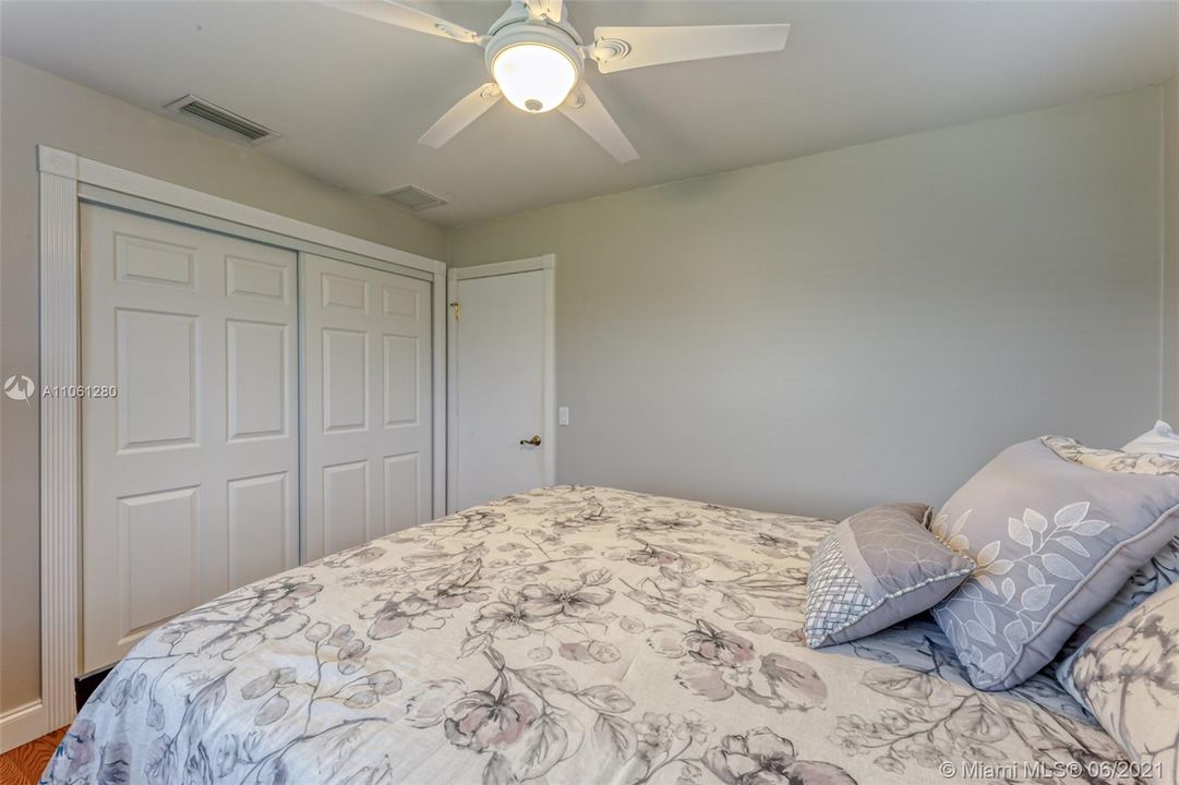 最近售出: $459,500 (3 贝兹, 2 浴室, 2080 平方英尺)