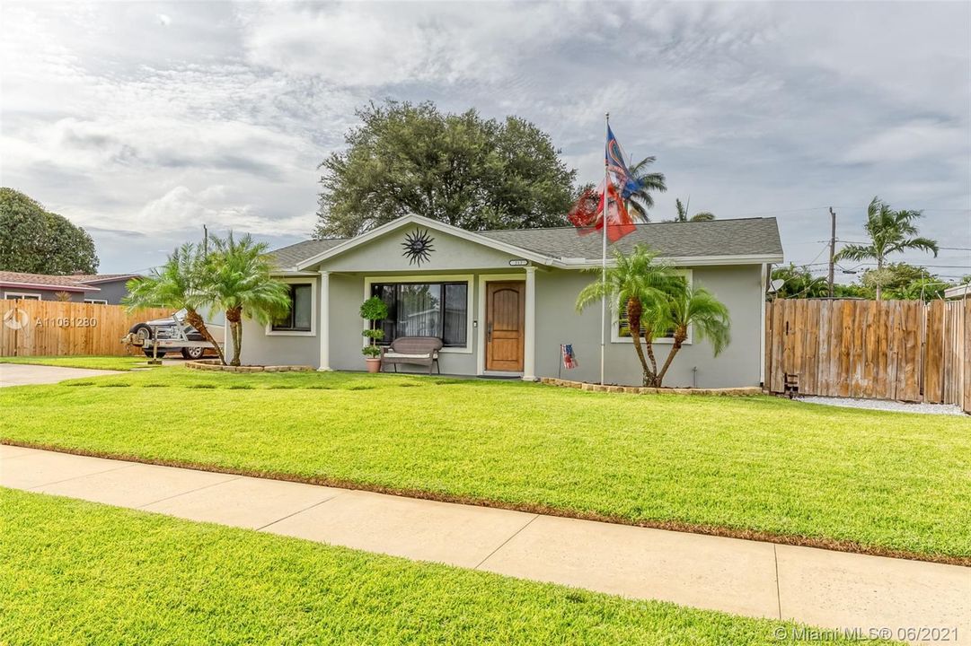 最近售出: $459,500 (3 贝兹, 2 浴室, 2080 平方英尺)