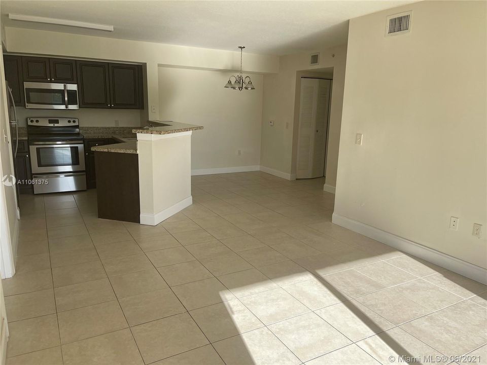 Recently Rented: $1,590 (2 beds, 2 baths, 1060 Square Feet)