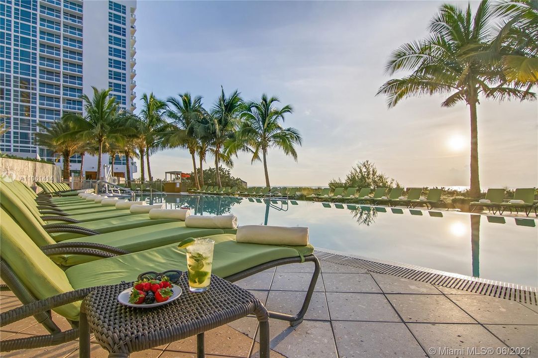 Recently Sold: $1,650,000 (2 beds, 2 baths, 1565 Square Feet)