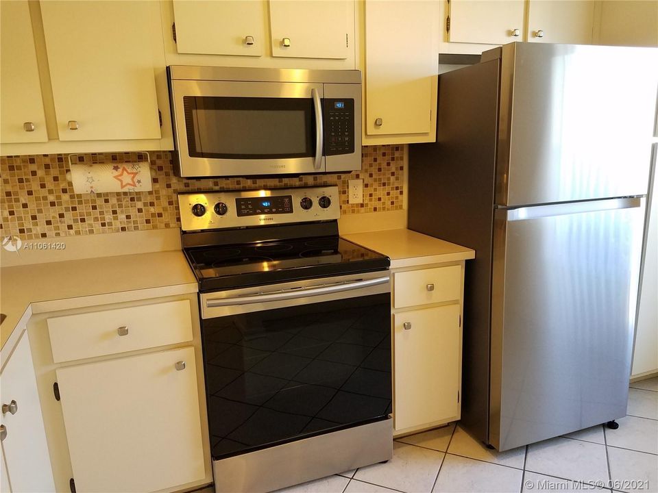 Newer microwave, stove/oven and refrigerator.