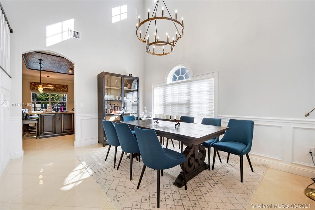 Recently Sold: $1,349,000 (5 beds, 4 baths, 3775 Square Feet)