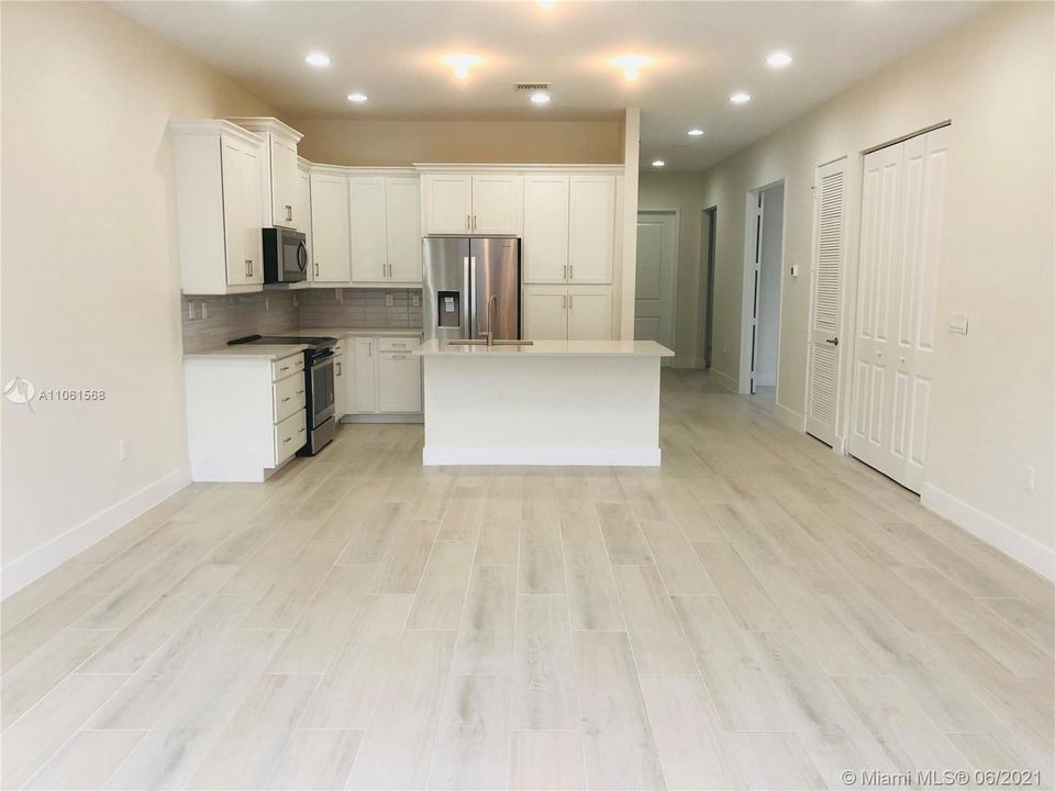 Recently Rented: $2,800 (3 beds, 2 baths, 1476 Square Feet)