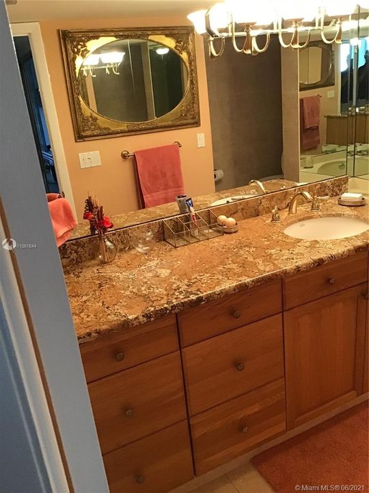 Vendido Recientemente: $299,000 (2 camas, 2 baños, 1541 Pies cuadrados)