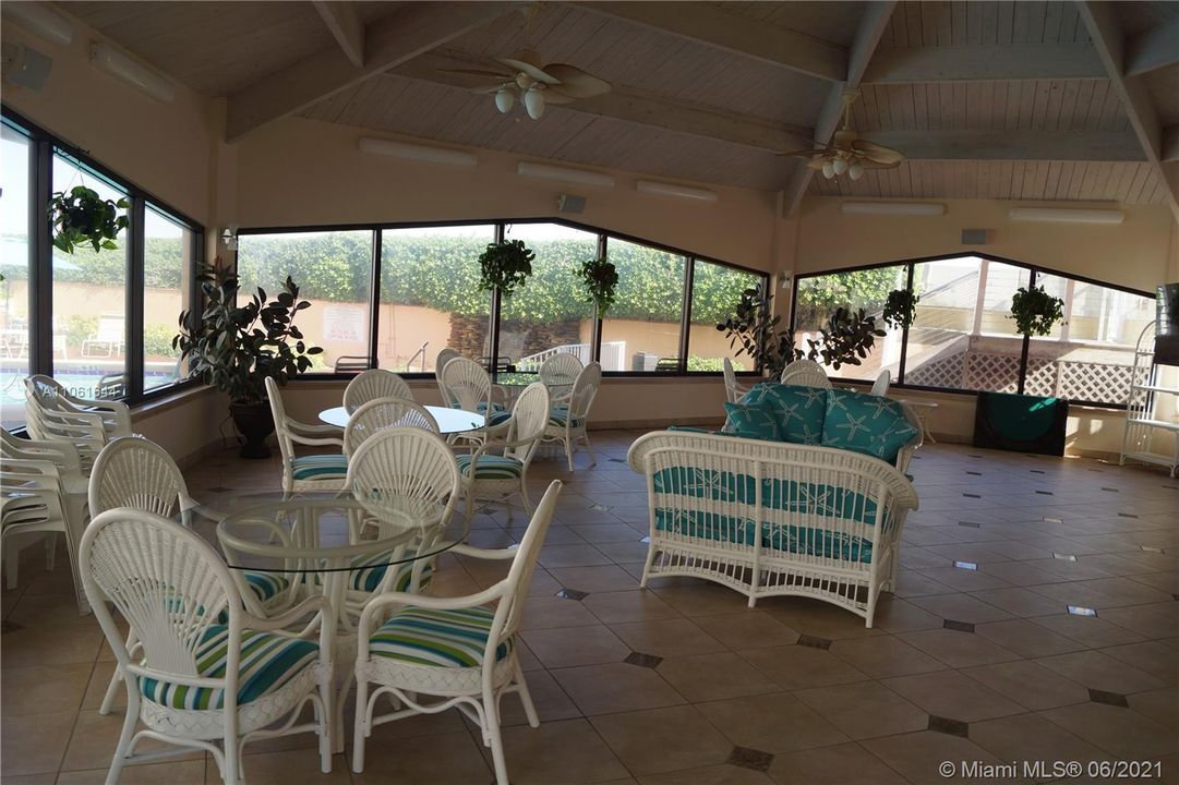 Vendido Recientemente: $299,000 (2 camas, 2 baños, 1541 Pies cuadrados)