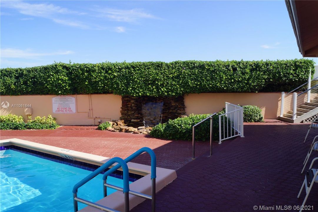 Vendido Recientemente: $299,000 (2 camas, 2 baños, 1541 Pies cuadrados)