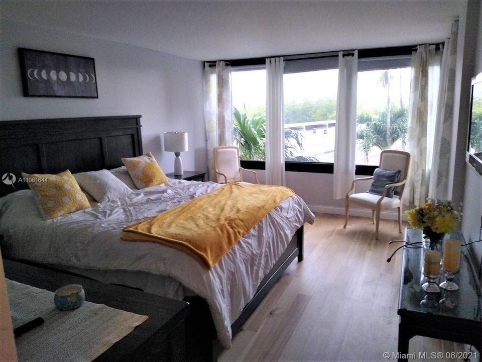 Vendido Recientemente: $299,000 (2 camas, 2 baños, 1541 Pies cuadrados)