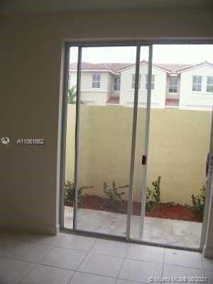 Recently Rented: $2,400 (3 beds, 2 baths, 1530 Square Feet)