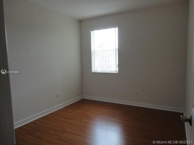 Recently Rented: $2,400 (3 beds, 2 baths, 1530 Square Feet)