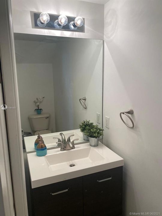 Recently Rented: $2,400 (3 beds, 2 baths, 1530 Square Feet)