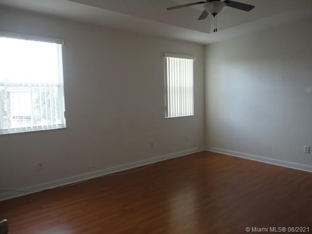 Recently Rented: $2,400 (3 beds, 2 baths, 1530 Square Feet)