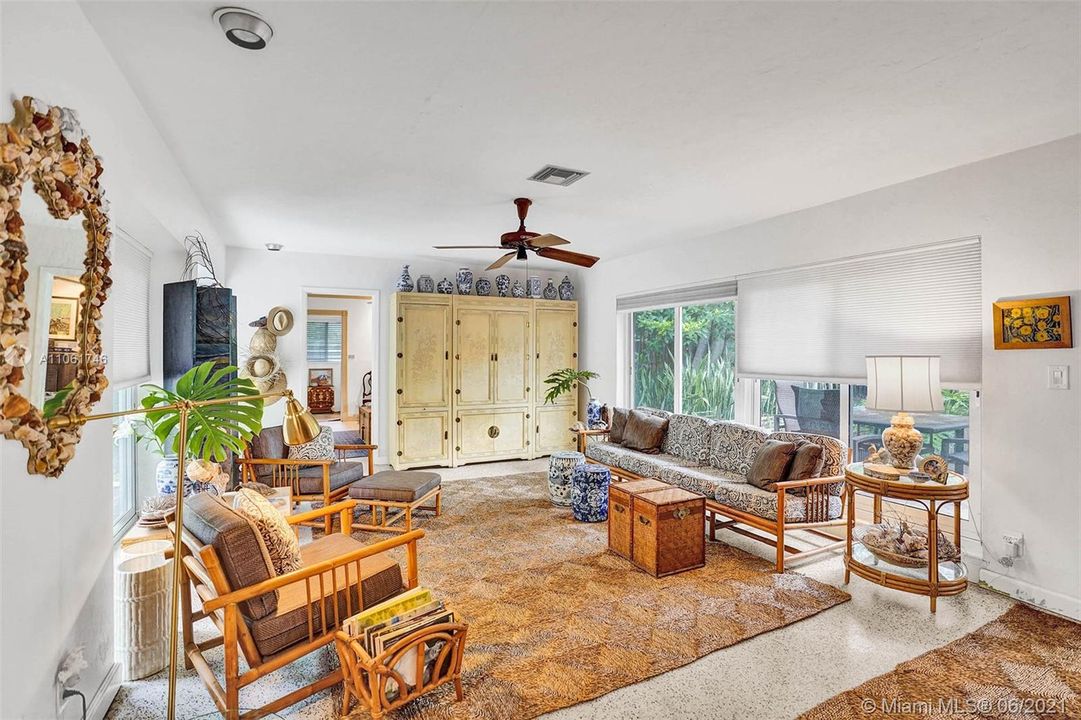 Recently Sold: $1,200,000 (3 beds, 2 baths, 1291 Square Feet)