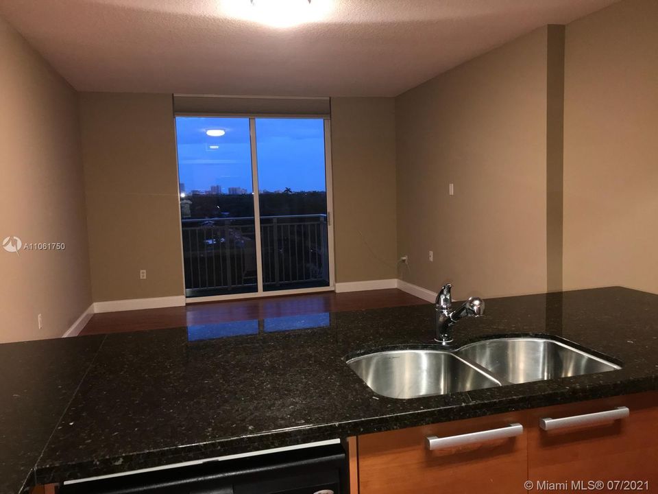 Recently Sold: $450,000 (2 beds, 2 baths, 1114 Square Feet)