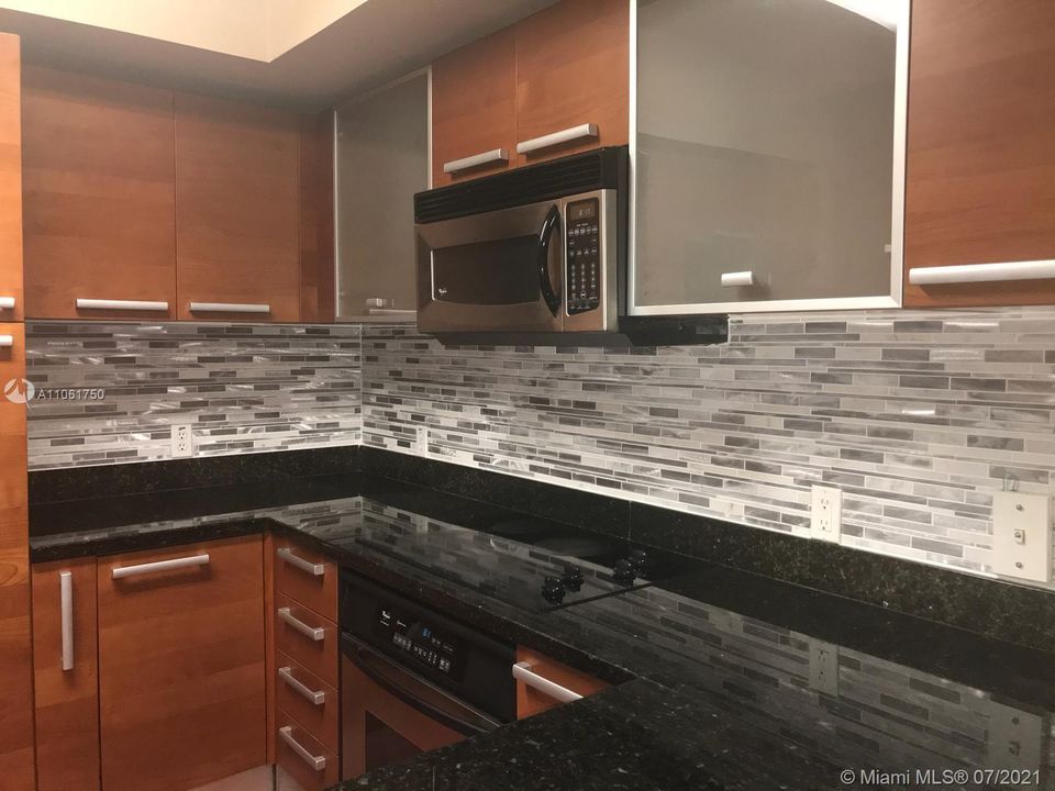 Recently Sold: $450,000 (2 beds, 2 baths, 1114 Square Feet)