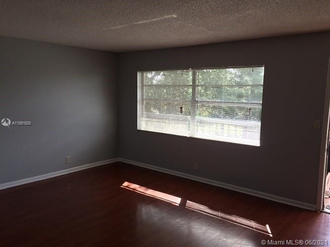 Recently Sold: $90,000 (1 beds, 1 baths, 633 Square Feet)