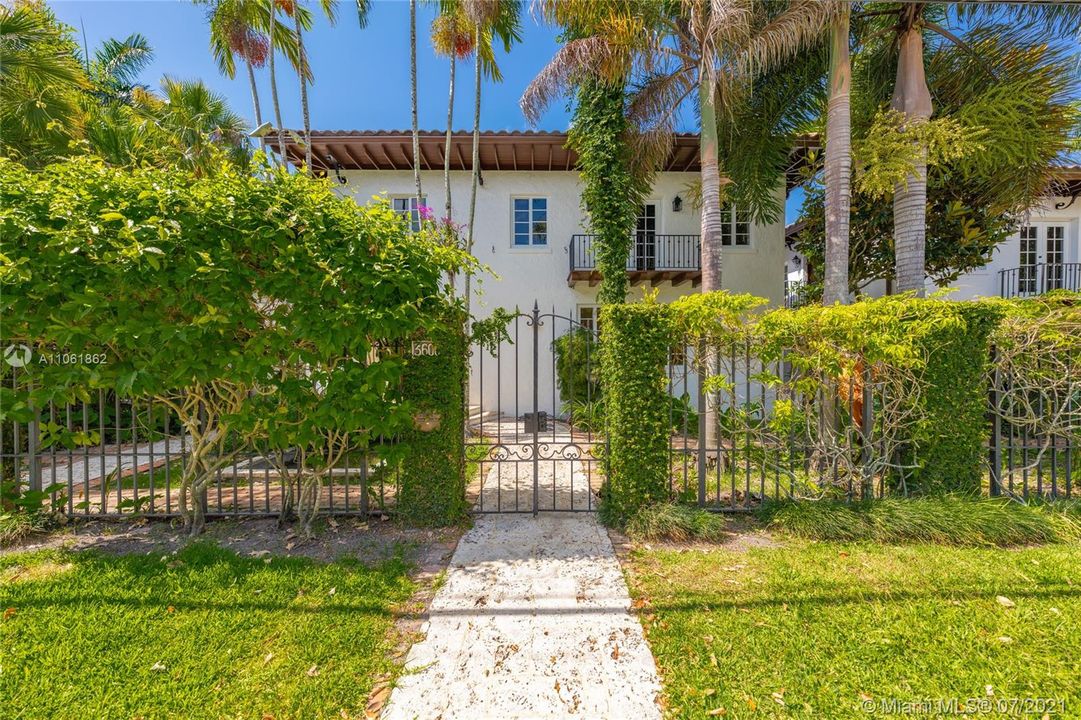 Recently Sold: $5,900,000 (5 beds, 5 baths, 4758 Square Feet)