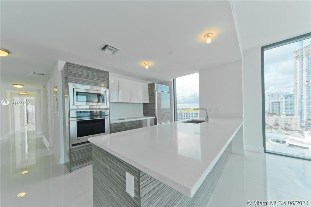 Recently Sold: $650,000 (2 beds, 2 baths, 1311 Square Feet)