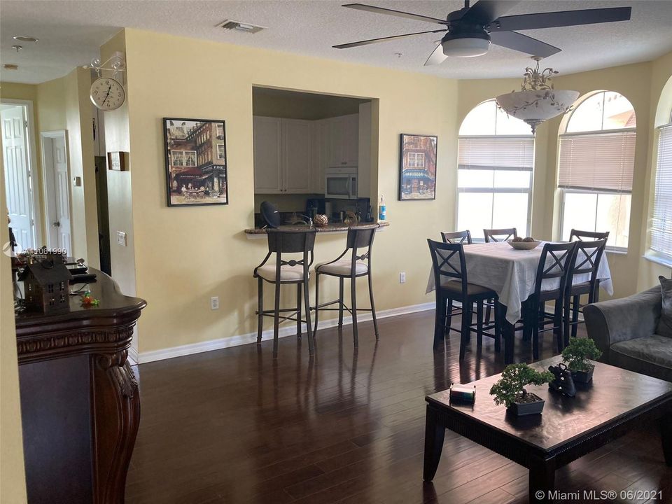 Recently Sold: $345,000 (3 beds, 2 baths, 1904 Square Feet)