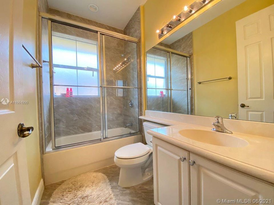 Recently Sold: $345,000 (3 beds, 2 baths, 1904 Square Feet)