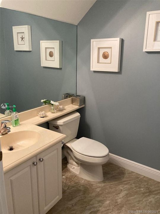 Recently Sold: $345,000 (3 beds, 2 baths, 1904 Square Feet)