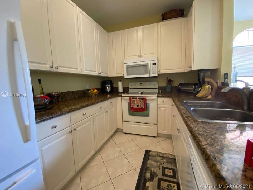 Recently Sold: $345,000 (3 beds, 2 baths, 1904 Square Feet)