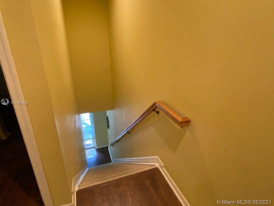 Recently Sold: $345,000 (3 beds, 2 baths, 1904 Square Feet)
