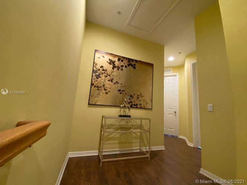 Recently Sold: $345,000 (3 beds, 2 baths, 1904 Square Feet)